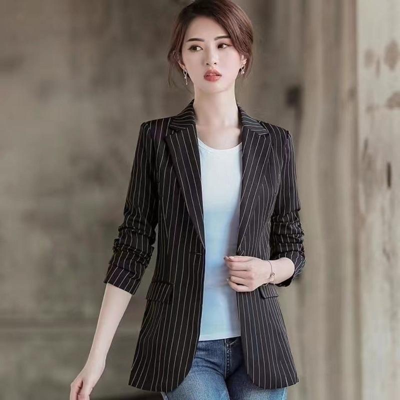 Product Introduction of Áo Khoác Blazer Sọc, Dành Cho Nữ, Phong Cách Hàn Quốc, Hàng Mới Về Mùa Xuân Và Mùa Thu 2024, Dễ Phối Đồ, Ngoại Cỡ, Bộ Đồ Hợp Xu hướng, Đánh Giá Tích Cực 703, Thích Hợp Cho Mùa Xuân Và Mùa Thu 15