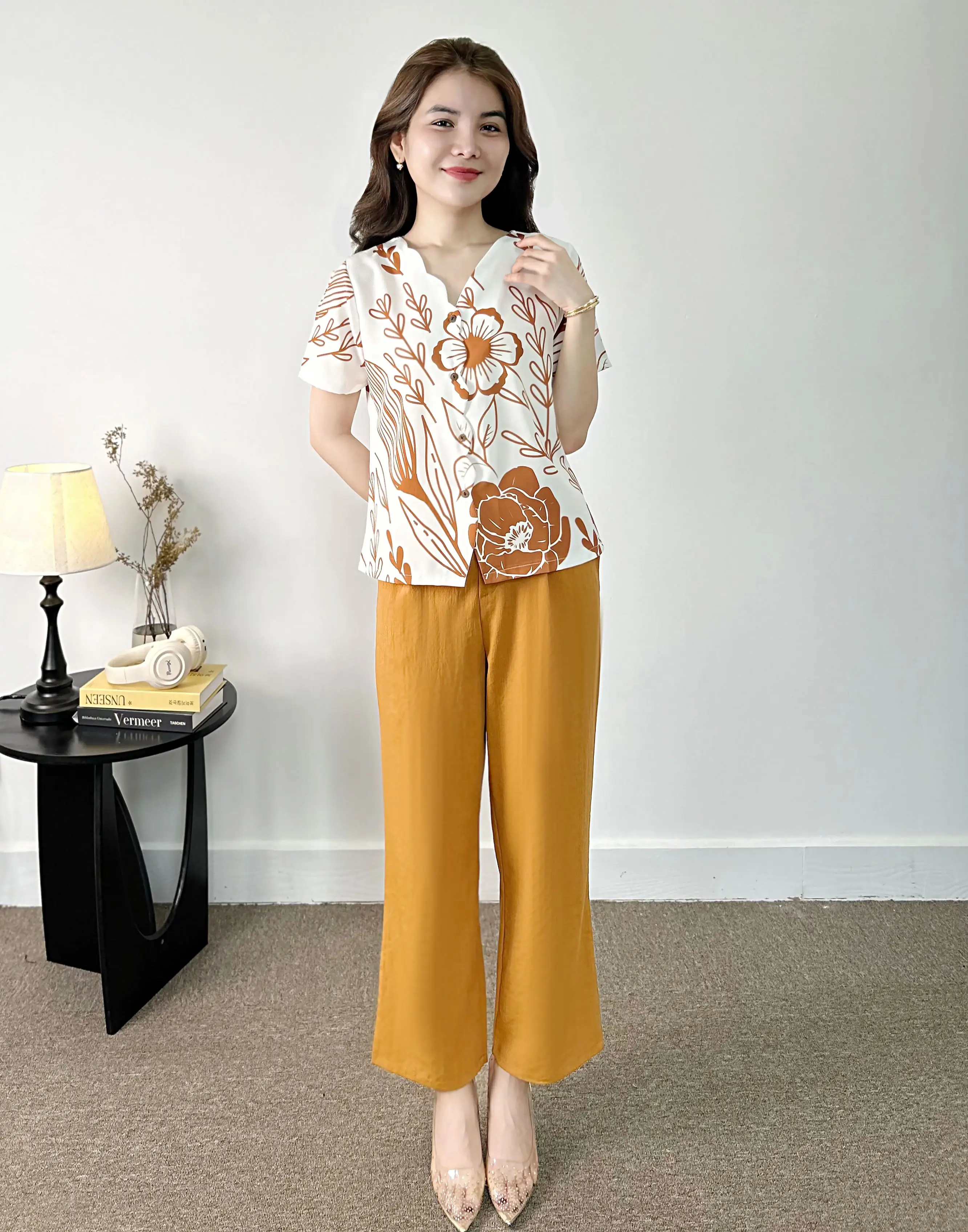 MS02  Đồ bộ mặc nhà họa tiết đẹp , chất lụa hàn, đồ bộ quần dài có lưng chun thiết kế  áo cổ cách điệu, có bigsize 45kg đến 85kg Nữ Kem Women Top botrungnien