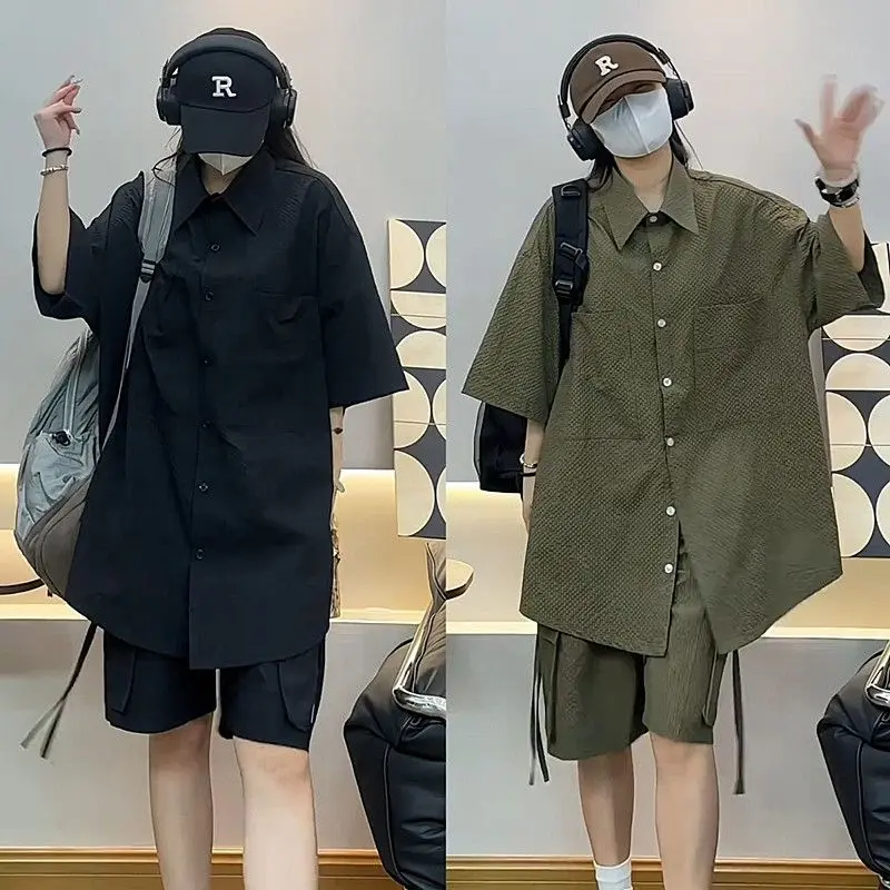 Bộ Đồ Thường Ngày Thương Hiệu Thời Trang Mùa Hè, Dành Cho Nam Giới, Thiết Kế Kẻ Sọc Bong Bóng Nhanh Khô, Phong Cách Suất Khẩu, Dáng Rộng Vừa Vặn, Thoáng Khí, Áo Sơ Mi ngắn Tay Quần Đùi, Bộ Đồ Hai Mảnh Menswear
