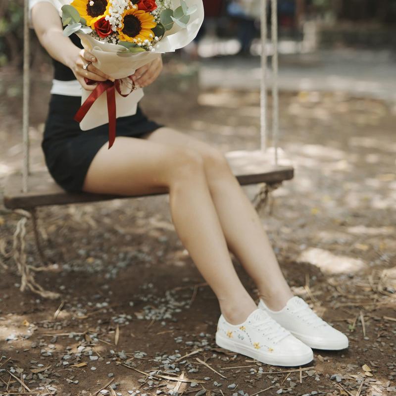 Giày Vải Canvas Thêu Hoa Cúc Chang'e Flower ZOE (Embro Zoe) | ZOE OFFICIAL 9