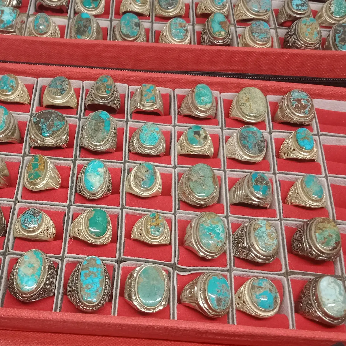 Batu pirus laki-laki persi