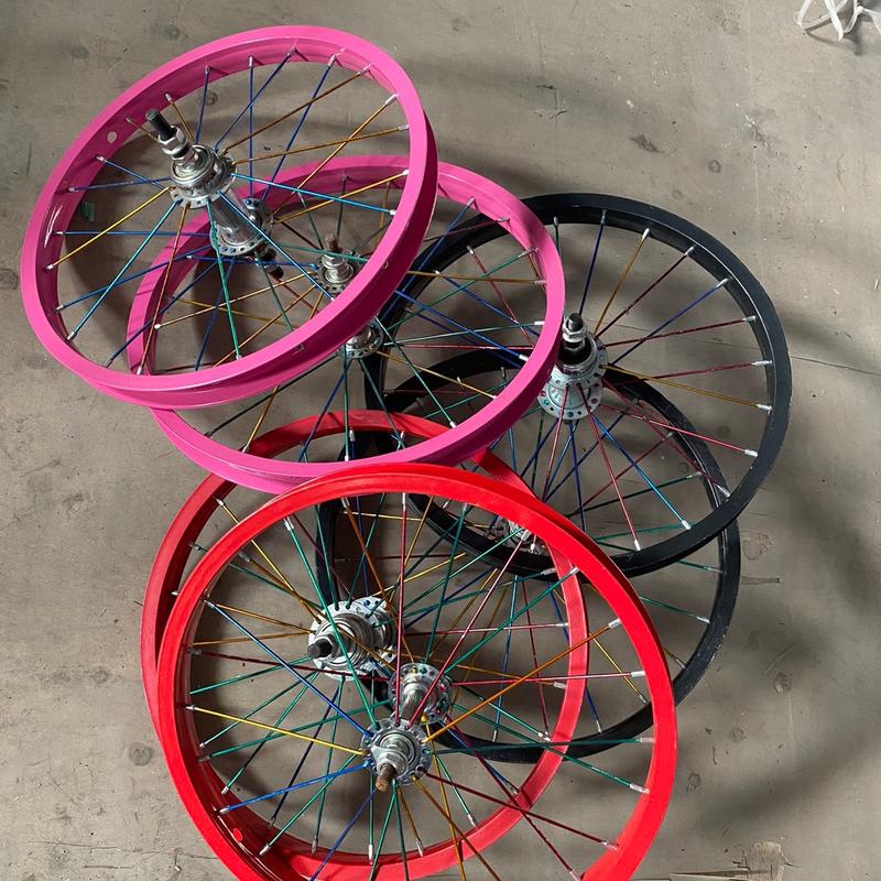  Bánh xe đạp trẻ em đủ size cân sẵn nhiều màu xem size ghi trên lốp xe ạ  