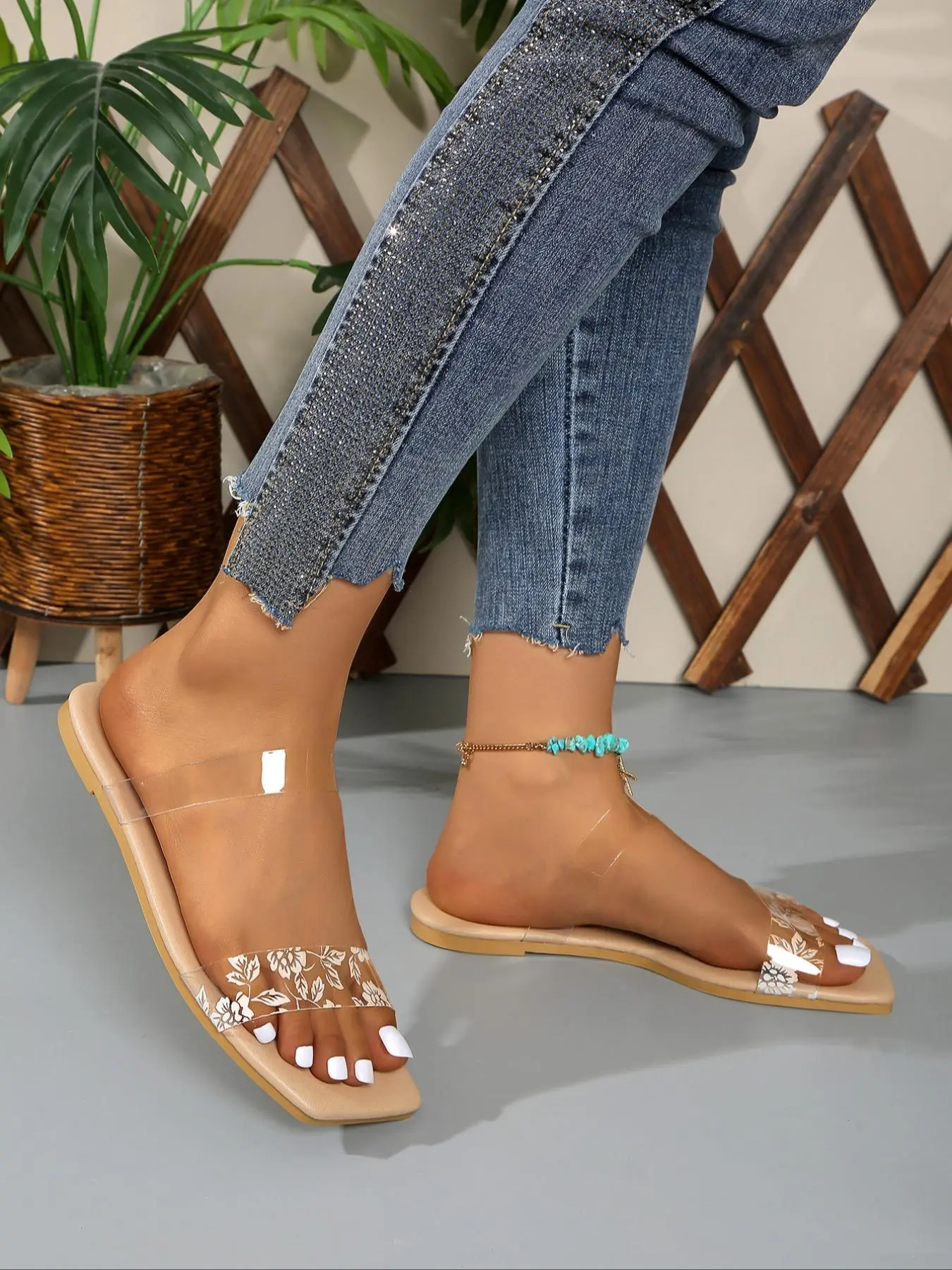 Women's Fashionable Floral Embroidery Slip on Sandals, Casual Comfortable Breathable Sandals for Beach, Non-slip Soft Sole Sandals for Indoor & Outdoor Wear