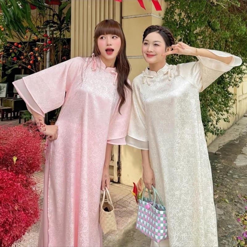 Áo dài gấm vân hoa nhí tay loe 2 lớp phối dây đính Ngọc trai kèm quần Lụa - kho hang Uy Vu