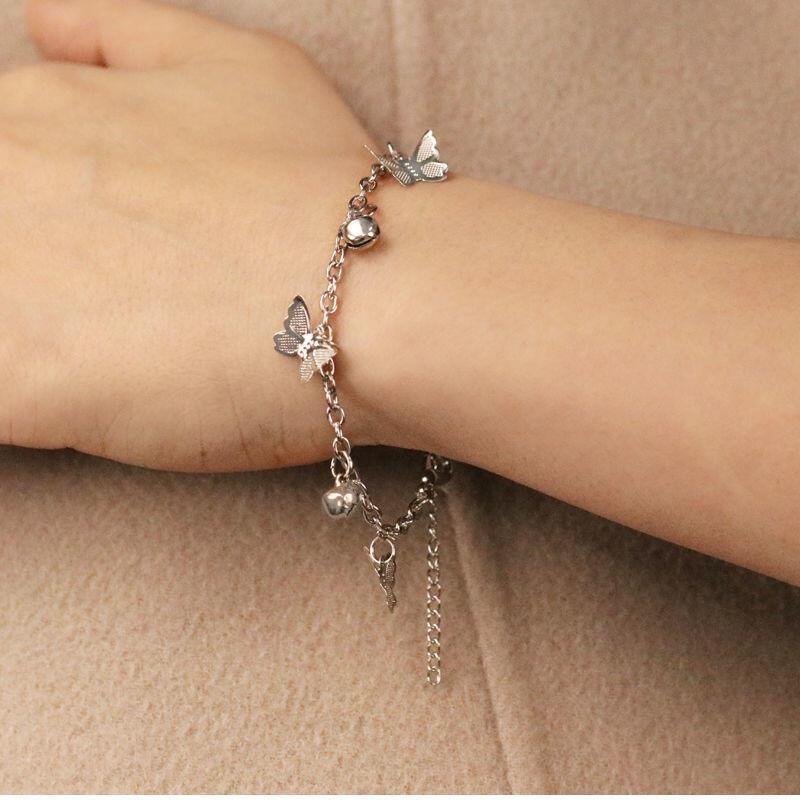Product Introduction of Vòng Tay Chuông, Phong Cách Instagram, Dành Cho Nữ, Phong Cách Hàn Quốc, Thiết Kế Đơn Giản Và Cá Nhân Hóa, Thích Hợp Cho Học Sinh Và Bạn Thân, Vòng Tay Cặp Đôi, Thiết Kế Phổ Biến Trên Mạng, Thích Hợp Cho Mùa Đông, Thiết Kế Mơ Hồ Lô vòng  tay  garnet 1