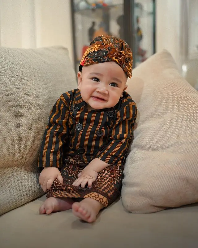 Baju Beskap Lurik Anak Bonus Blangkon Kostum Karnaval Adat Jawa Tradisional Kostum Foto Bayi Bahan Katun