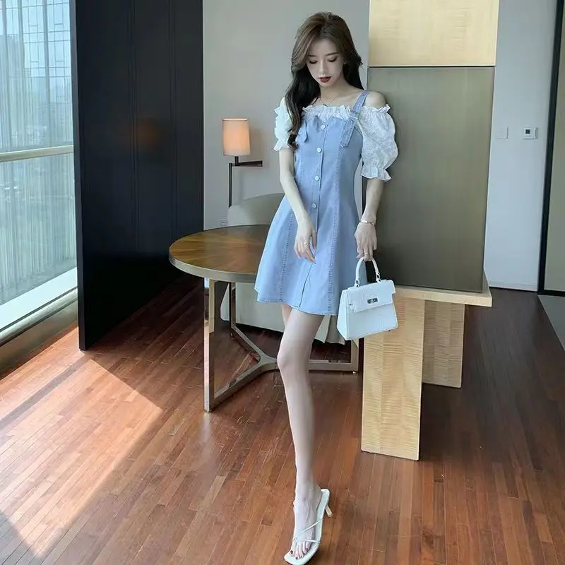 Váy nhỏ, tươi mới và sành điệu cho phụ nữ vào mùa thu, thanh lịch mới, eo thon, váy denim tay phồng
