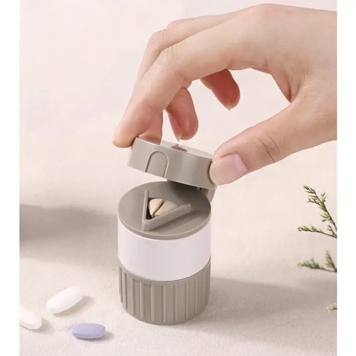 Dụng cụ nghiền thuốc viên giúp bé uống thuốc dễ dàng hơn 1