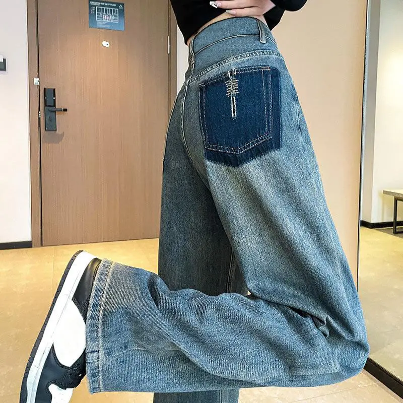 Quần jean nữ ống suông thêu túi sau Hugo bassic store Women Kem