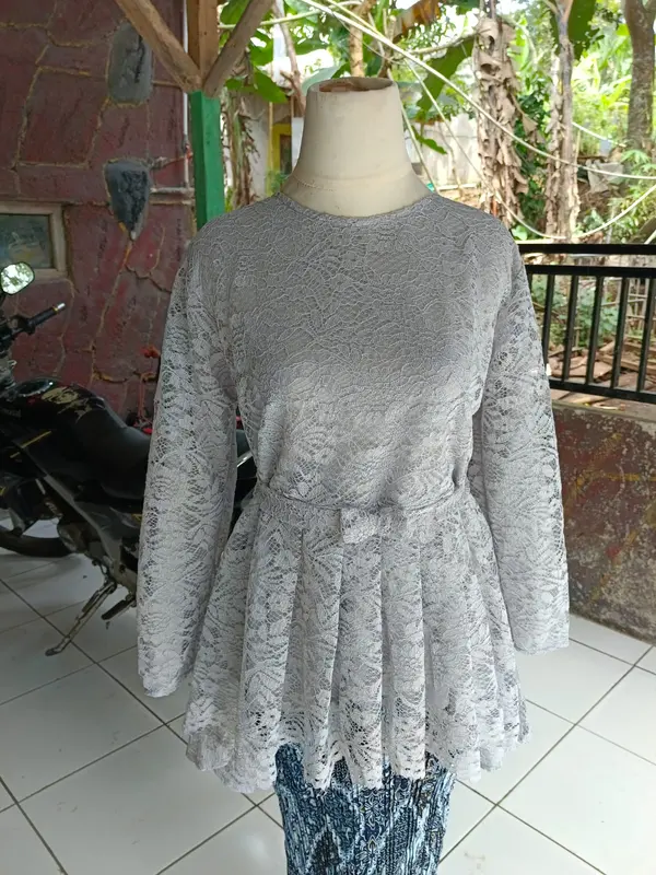 SETELAN KEBAYA GOTIK MUTIARA/KEBAYA BRUKAT WISUDA WANITA / KEBAYA LAMARAN MEWAH /KEBAYA PESTA / KEBAYA BROKAT Bawahan ROK PLISKET BATIK 3