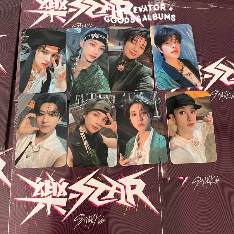 Có sẵn bộ hình nhóm Stray Kids Rock Star nguyên seal 1
