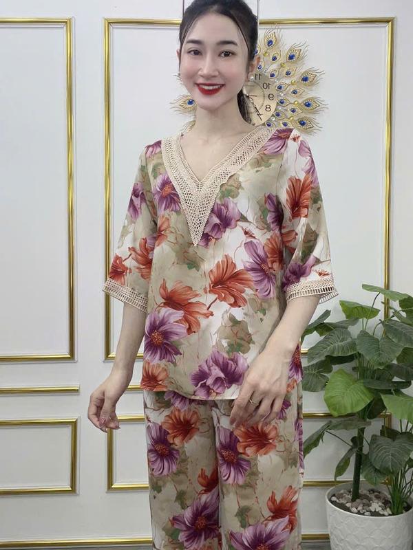 Đồ Bộ Mặc Nhà Thêu Họa Tiết Hoa Lá Thổ Cẩm Trung Niên Tặng Cho Mẹ Tặng Bà - Vải Lụa Mango Size lớn Mã DB58 - Nhà May Trung Niên Quần Ngủ Hồng đồ họa tiết cần cẩu đỏ đồ bộ