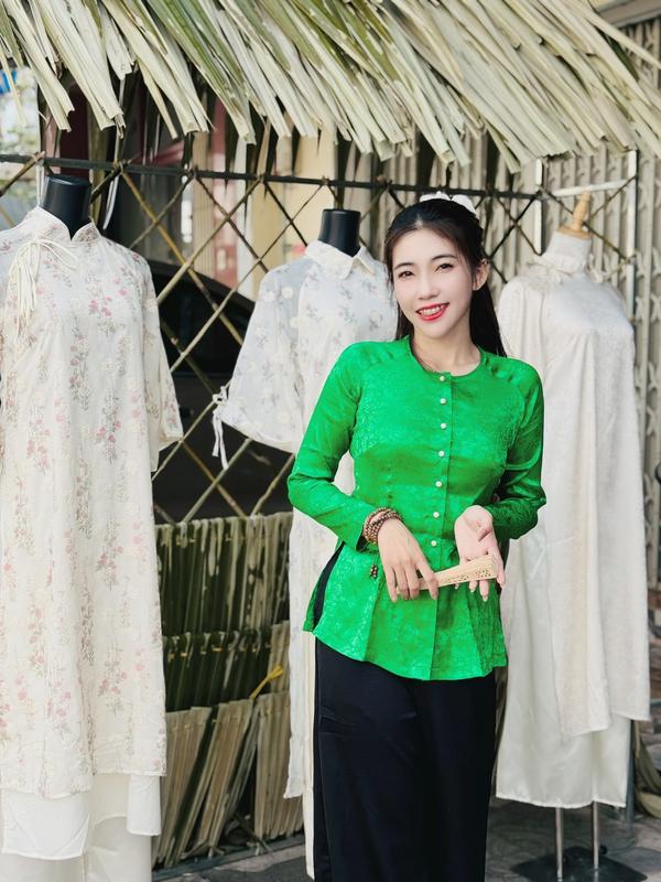 SET BÀ BA GẤM TAY DÀI CỔ TRÒN NÚT NGỌC 8