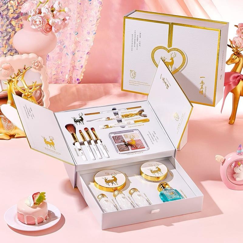 Quà tặng bạn gái Bộ trang điểm nội địa Trung RB666 bao gồm nước hoa phấn nước phấn phủ phấn mắt 3 son môi chì kẻ mày kẻ mắt masscara 4 cây cọ