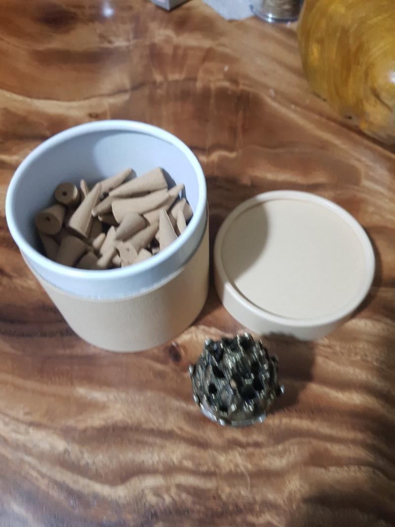 Product Introduction of Nụ trầm mini  hộp 100 nụ + 1 lư đồng 2