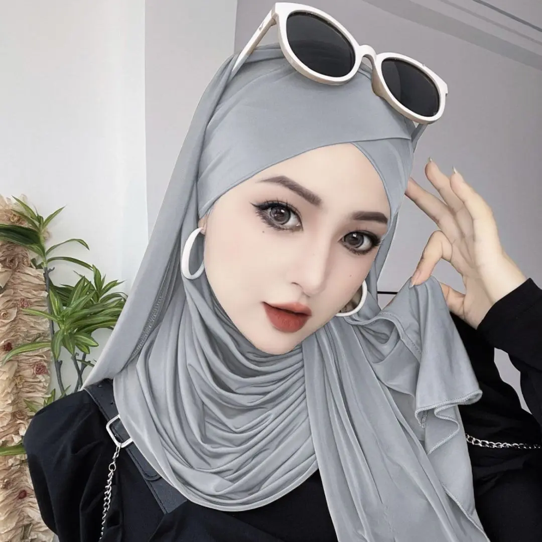Solid color hijab for women, soft and skin-friendly, available in multiple colors, versatile for daily use in all seasons