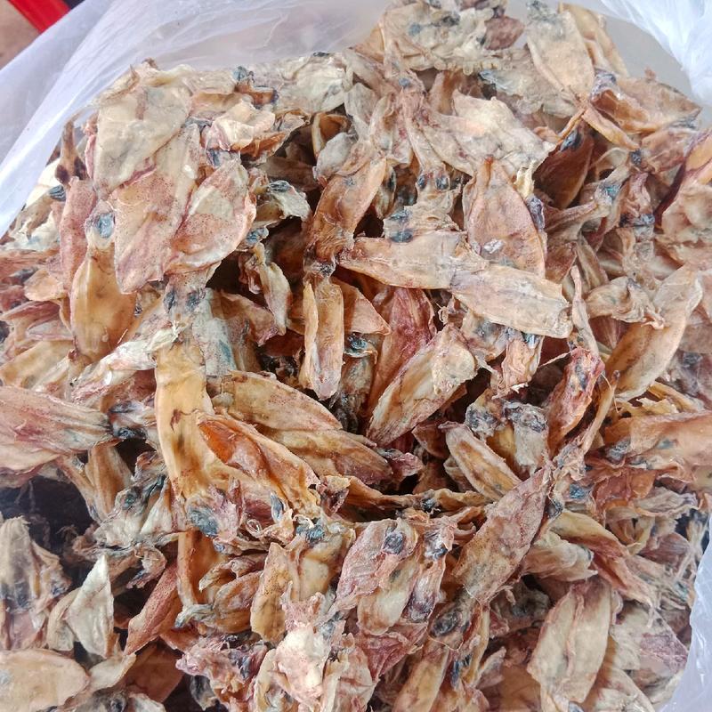  khô mực chuối sậm màu  dùng nấu súp nước lèo. rim me, rim sa tế... 