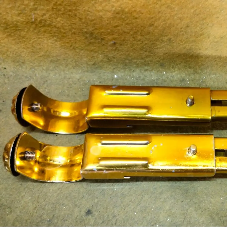 BRACKET / Penyangga Pipa Korden Bahan Besi / Eropa Plastik ( Bahan Besi Kuat ) Harga Satuan / perbiji slot jendela urill gold