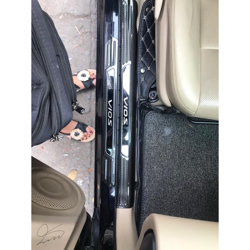 Ốp bậc cửa, nẹp bước chân trong, ngoài CARBON xe Vios 2019- 2022, 2023,2024 vân CACBON cao cấp Nhãn Dán 1