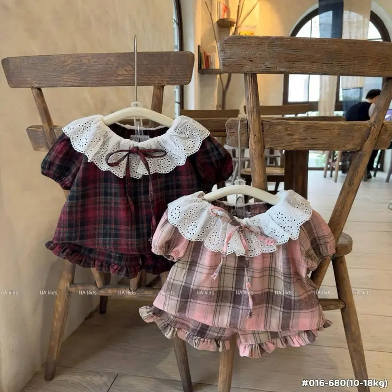 Bộ pijama sọc cổ ren bé gái