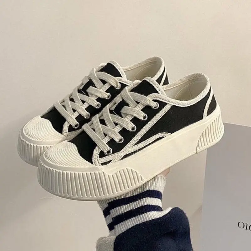Sepatu Sneakers Wanita Kasual Bahan Kanvas Adele Sport MNS981
