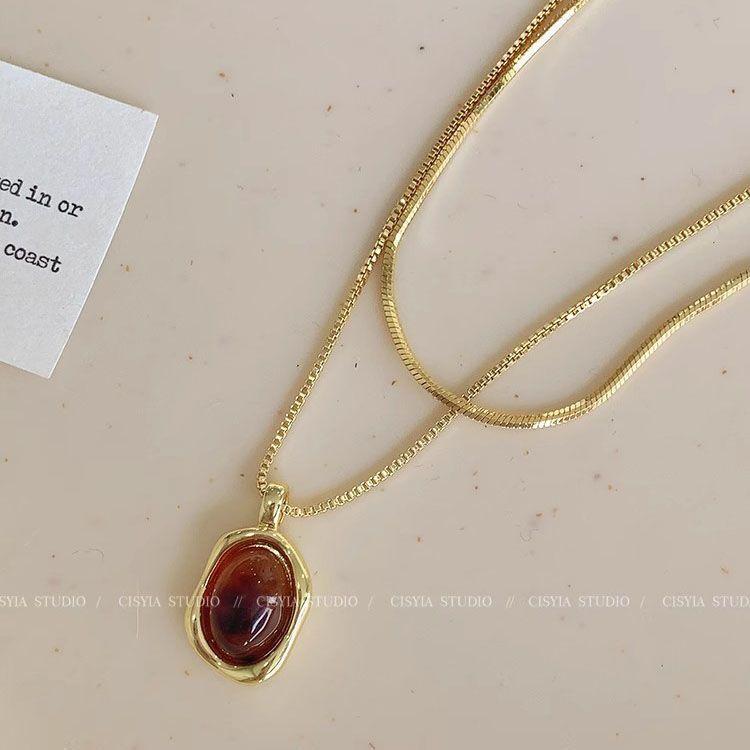 Product Introduction of 2025 Popular Amber Twin Golden Sweater Necklace for Girls Autumn and Winter New Light Luxury High-Grade Sense Niche Sweater Chain 11