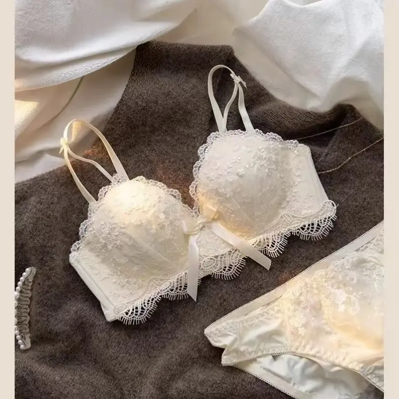 Small chest gathered underwear, women's thin lace embroidery bra, no steel ring support, breathable latex bra set