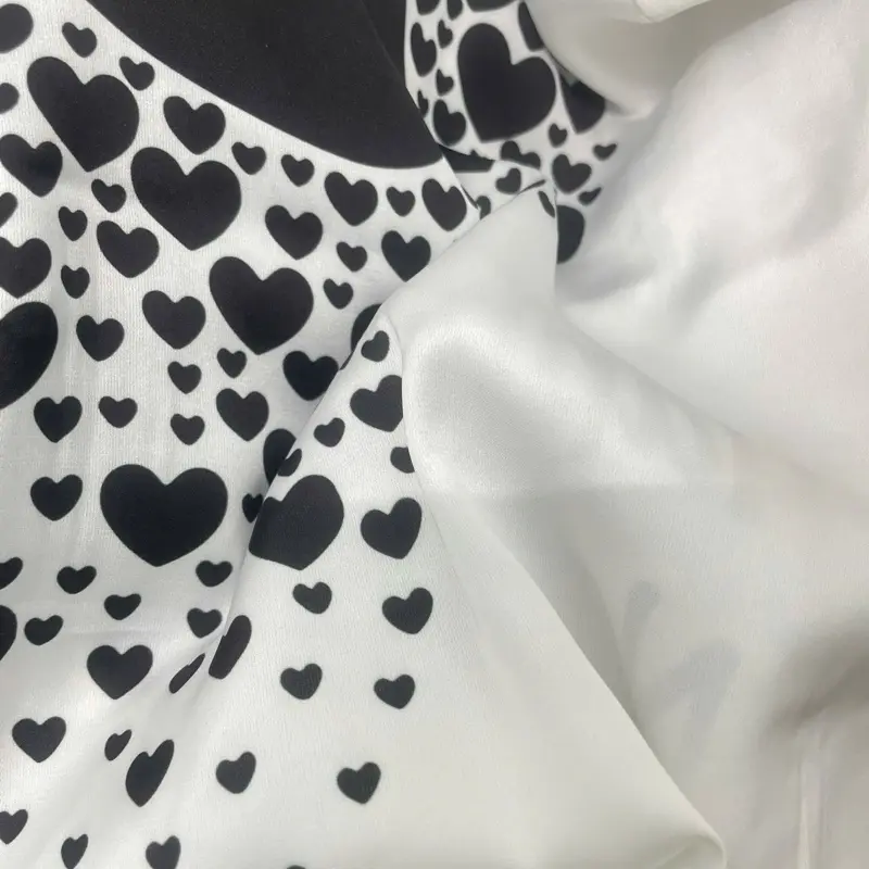 Pijama cổ chữ Y hoạ tiết bướm đen túi giả lụa latin mềm mại 3