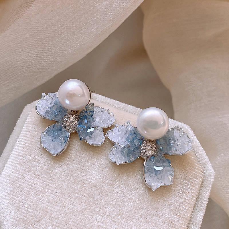 Product Introduction of Gradient Crystal Flower Earrings for Women - French Chic & Versatile Design, Lightweight & Elegant, Perfect Gift for Thai Festivals, Ideal for Fashion-Forward Women 21