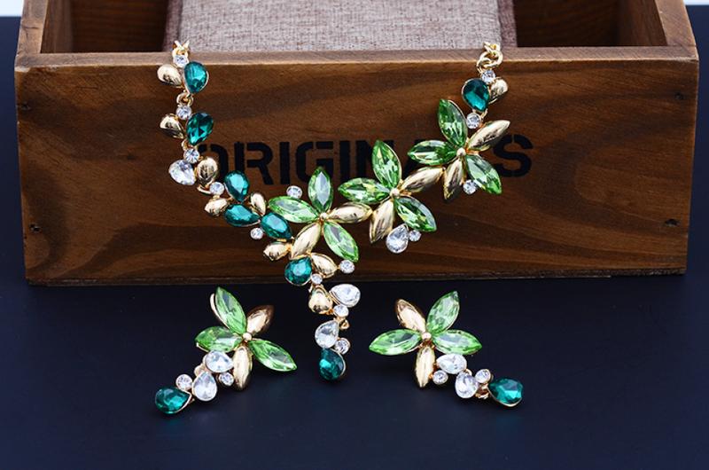Product Introduction of Kalung Bunga, Warna Kristal, Sut Barang Kemas dan Anting-Anting, Untuk Wanita, Fesyen, Gaya Klasik, Ketibaan Baru diamond  jewellery kolusu  wedding kolusu  wedding raya  accessories 8