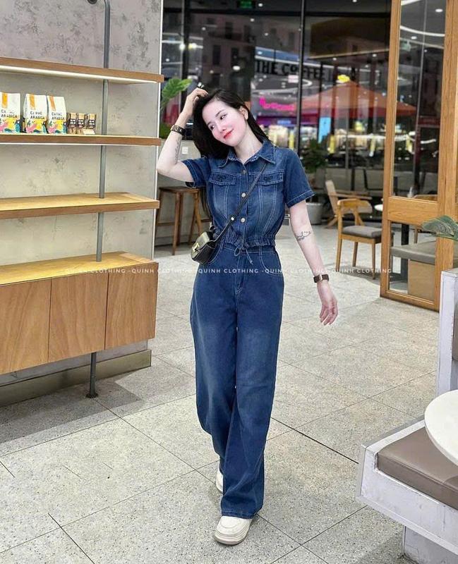 Sét bộ jean năng động trẻ trung Dưới 55kg sét áo croptop rút dây cổ bẻ tay ngắn phối quần suông dài hack dáng tone màu xanh bao đẹp