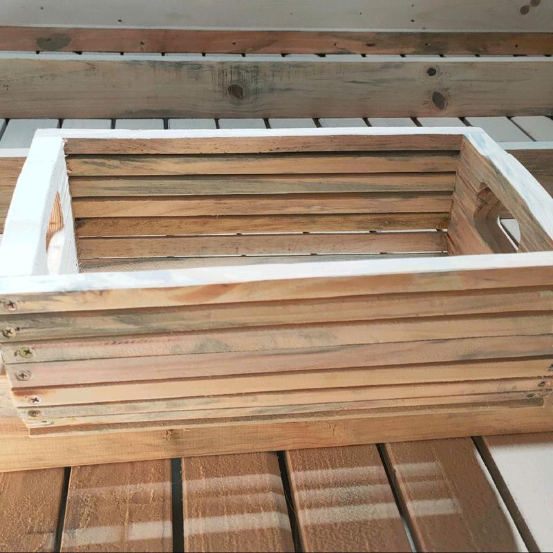 Một chiếc khay để trái cây tươi trong tủ mát 2