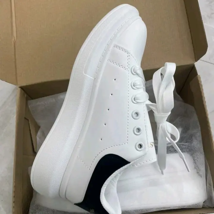 sepatu Sneakers Putih Import Wanita Premium Sepatu Sporty Running Kasual Gaya Masa Kini Karet Casual