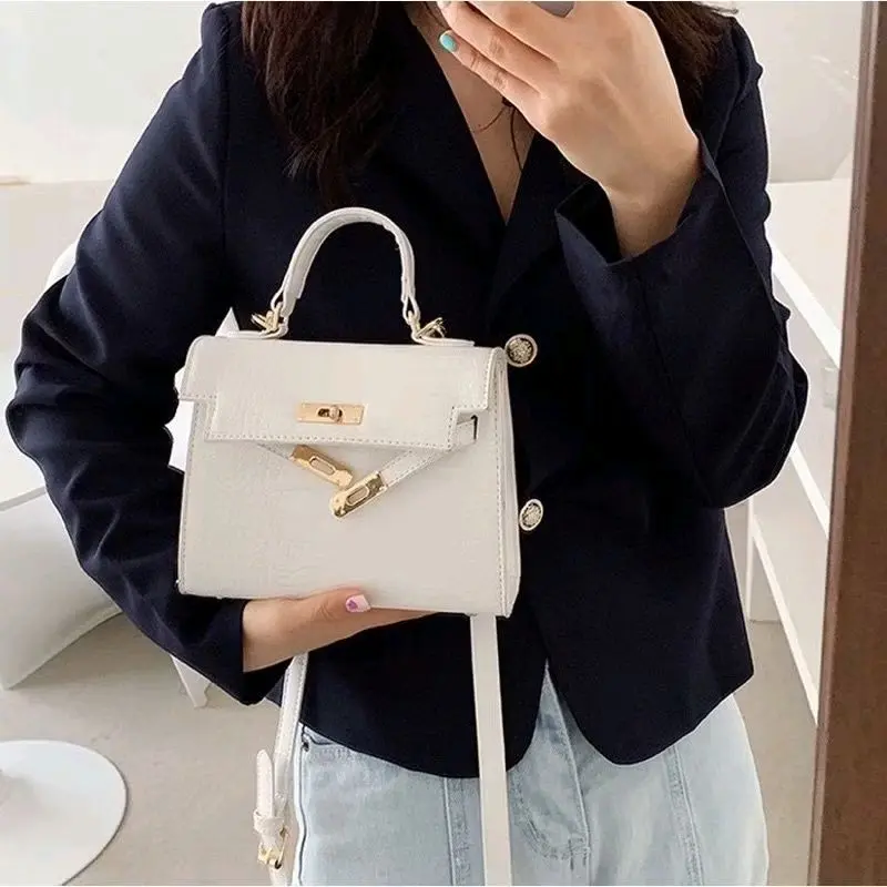 Túi HM phiên bản việt nam cao cấp có kiểu dáng da vân sần dập nôi kiểu da cá xấu