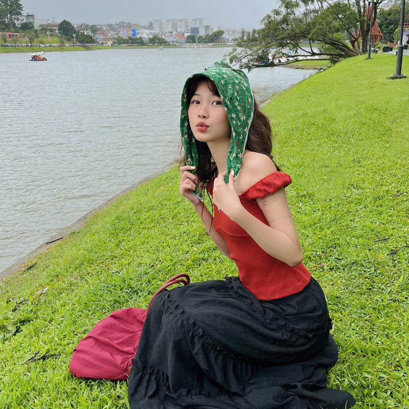 AISYTUM - Áo ống có tay / trễ vai BERRI TOP