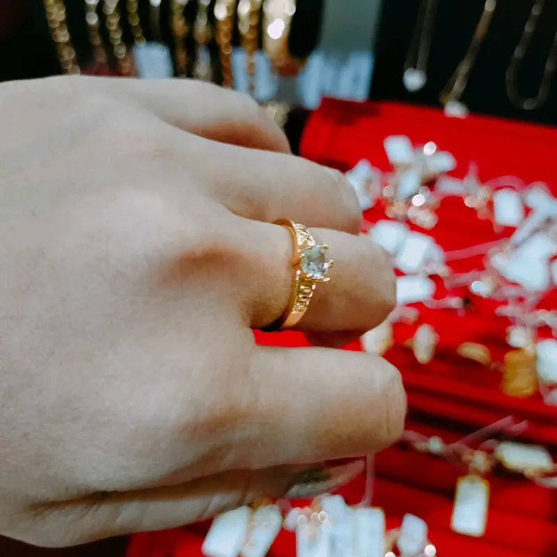 Cincin Emas import elegan Solitaire 2,100 gram Perempuan 3