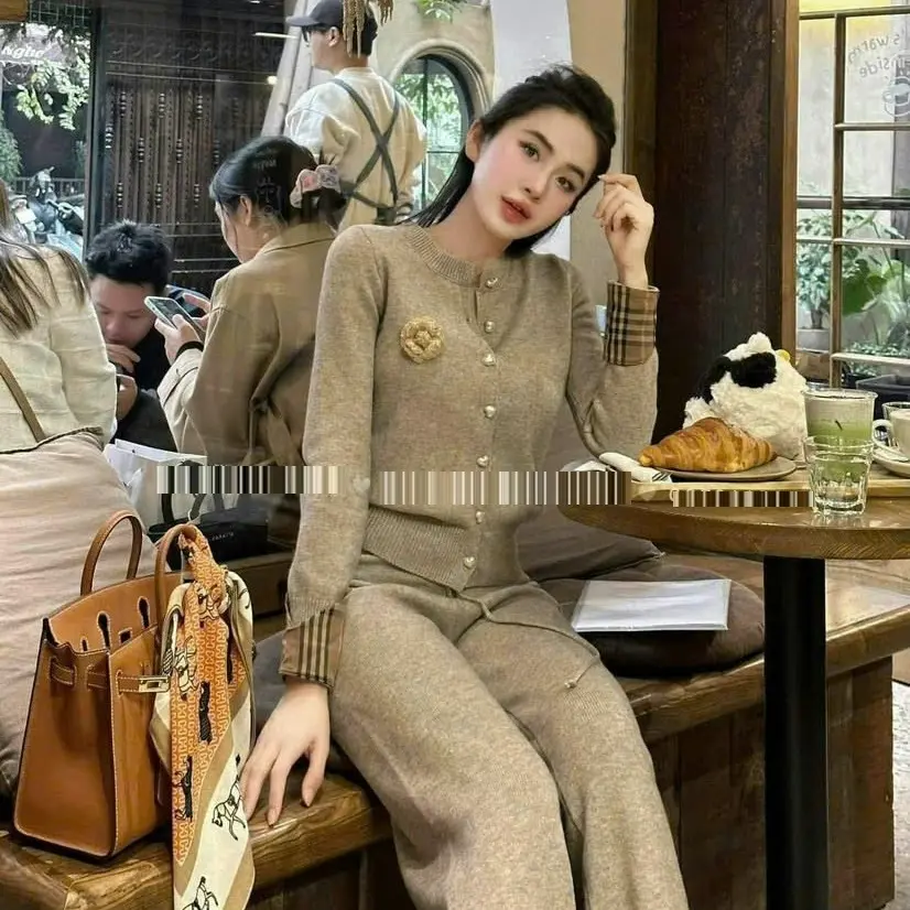 Sét đồ nữ, sét áo len  đính hoa mix cùng quần suông rộng chất mềm mịn full size SM Women Top bộ  nỉ set  len set  3 món tăm Voi Nhung Kem Sen