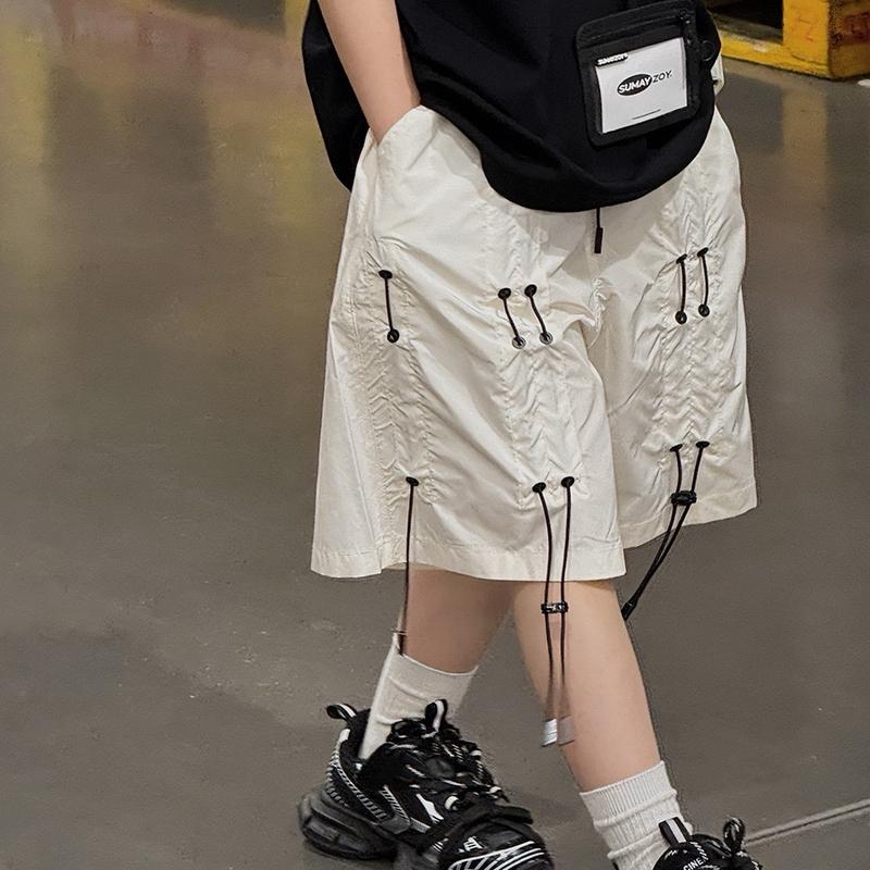 Quần ngố nhiều dây có màu đen và trắng ngà cho bé trai và bé gái quần mặc thoải mái chất đẹp dễ chịu thời trang rất chất và phong cách .