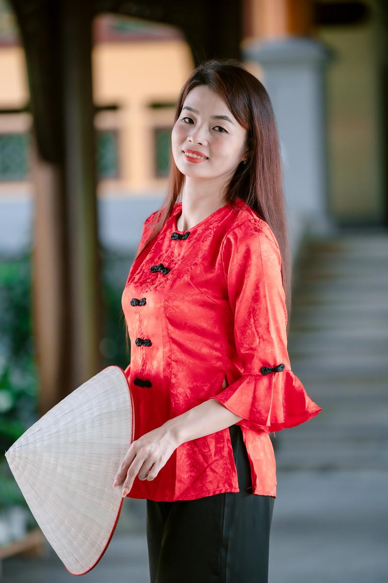 Product Introduction of SÉT ÁO LẺ,QUẦN LẺ  BÀ BA TAY LOE NÚT TÀU, CHẤT LIỆU GẤM 2 DA,QUẦN PLANTIN, QUẦN BẢN LƯNG PHÍA SAU, KẾT HỢP TÚI TRONG, PHONG CÁCH LỊCH LÃM SANG TRỌNG, TẶNG KÈM 1 CỘT TÓC XINH Nữ Women 49