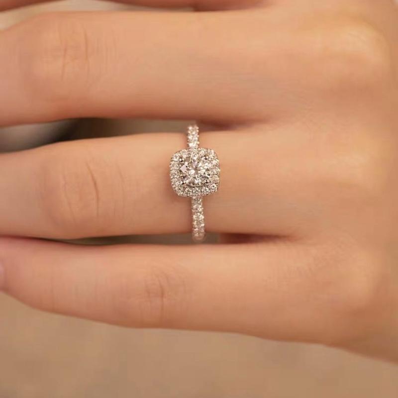 Product Introduction of Fashion Square Moissanite Diamond Ring Female 50 Points 1 Karat Light Luxury Couple Luxury Wedding Ring Square Proposal Wedding Ring 5