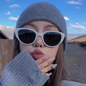 แว่นกันแดดสไตล์ยุโรปและอเมริกาใหม่, แว่นกันแดดทรงเว้าแฟชั่น, สำหรับผู้หญิง, อเนกประสงค์, อินเทรนด์, ป้องกันรังสียูวี