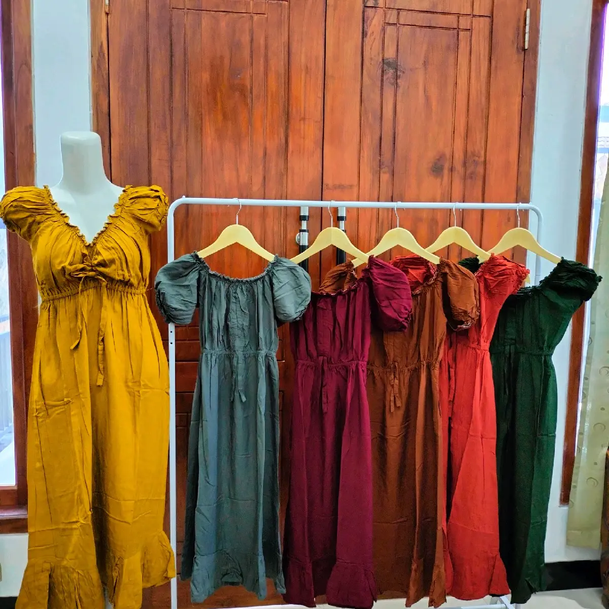 dress Manohara serut Polos