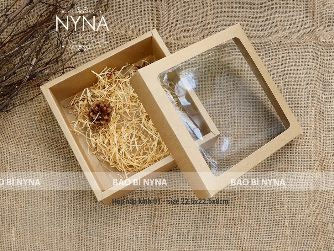 Hộp nắp kính giấy Kraft đựng quà tặng kích thước 22.5x22.5x8cm