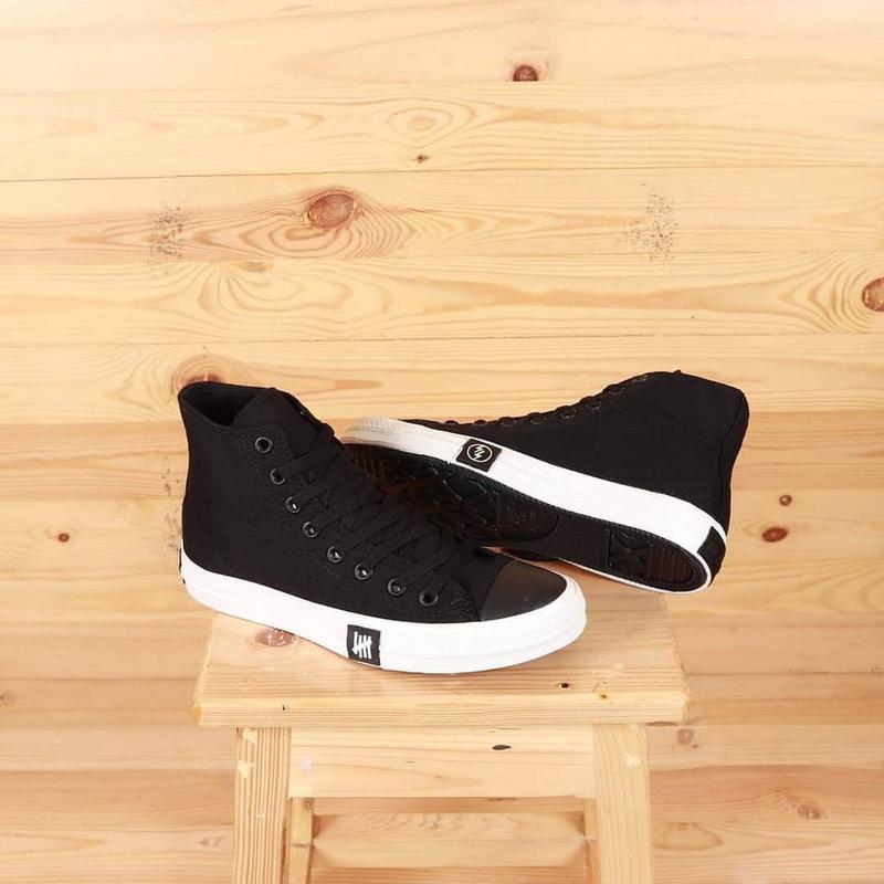 Sepatu allstar Sneakers Canvas Model Terbaru 2024 Untuk Pria Wanita Warna Hitam sepatu convers Sepatu cowo keren buat gaya Casual Shoes Kerja 0