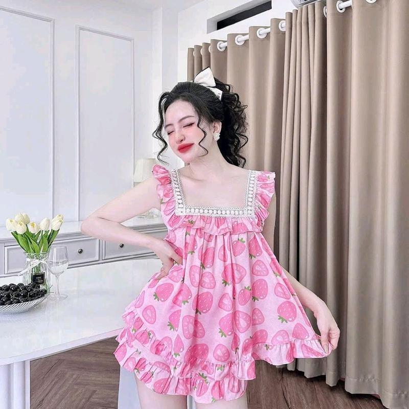 40-60kg M-BỘ ĐỒ NGỦ PIJAMA MẶC NHÀ. Tay cánh tiên. CHẤT LIỆU: LỤA MỊN TƠ TẰM . VẢI NHẬP QUẢNG CHÂU. Size 40-60kg,SỐ Kg dùng để tham khảo vì còn phụ thuộc vào chiều cao và số đo 3 vòng. Inbox shop tư vấn nếu không biết mình mặc vừa không