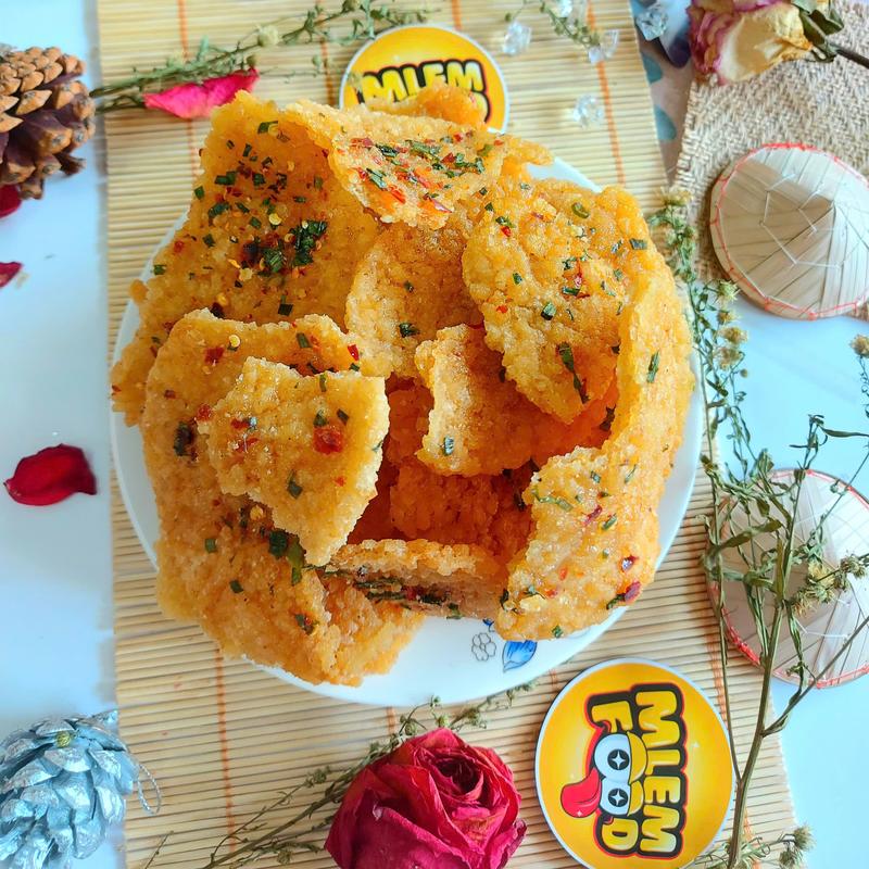 1kg cơm cháy LOẠI BỂ giòn cay, sốt mắm hành đầy đủ trên miếng bể Snack Ăn Vặt