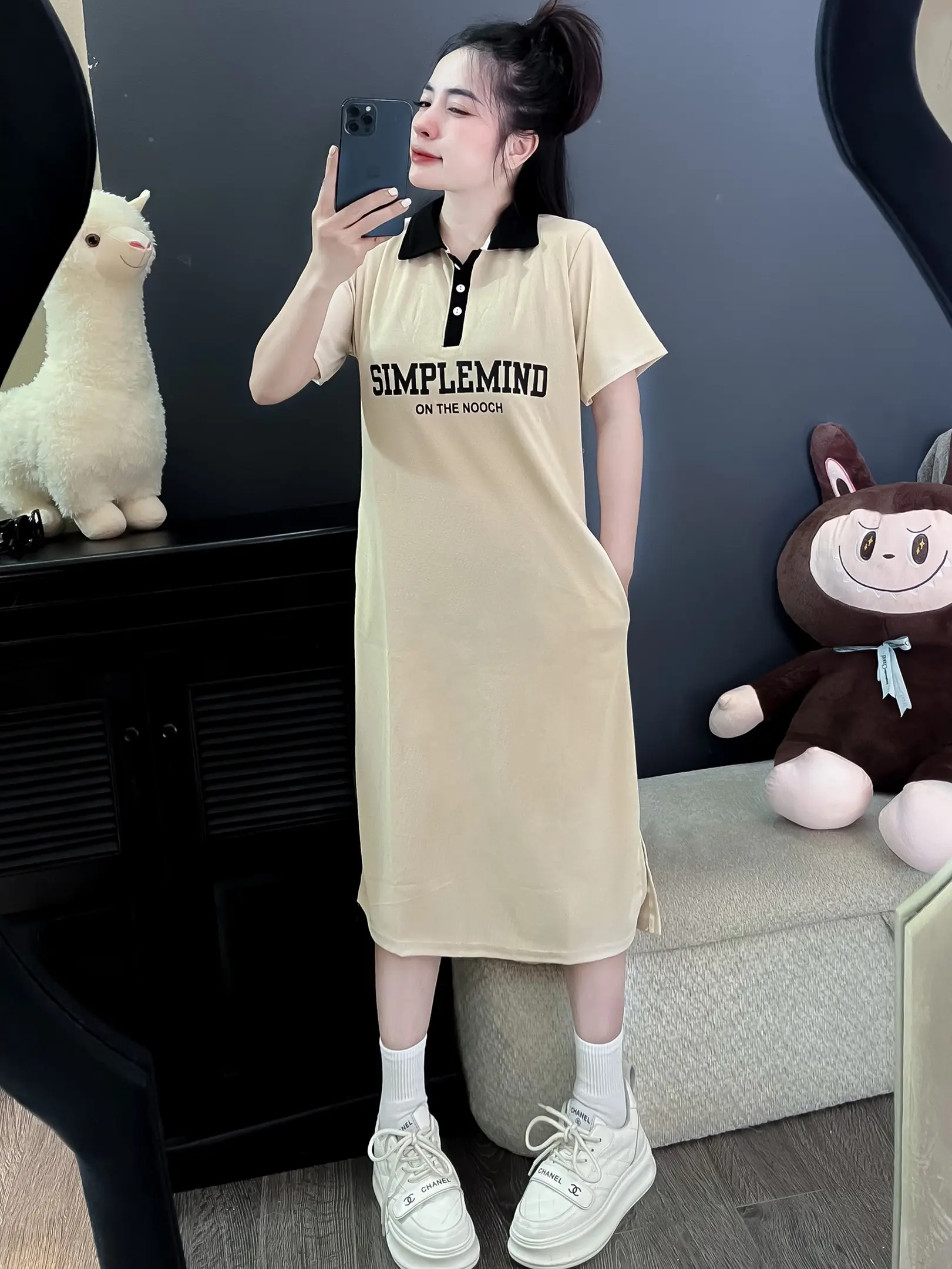 Đầm suông nữ cổ cao tay ngắn vải thun tổ ong dáng rộng túi eo in chữ Women Dress Cotton