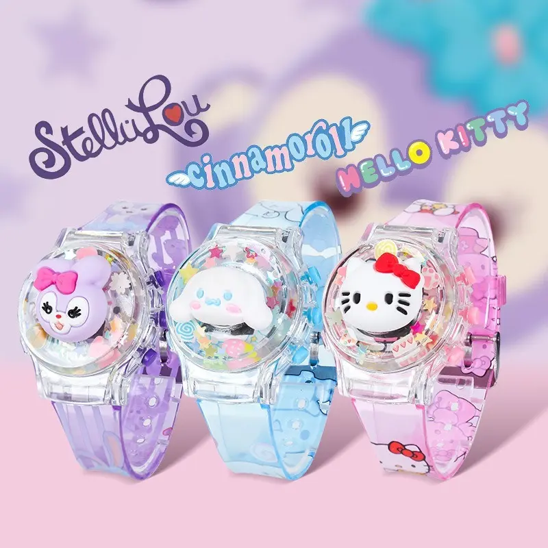 นาฬิกา Sanrio สำหรับเด็ก มีตัวละครการ์ตูน (คุโรมิ เมโลดี้ ซินนามอนโรล สตราวาล และเฮลโลคิตตี้) นาฬิกาดนตรีเรืองแสงหมุนได้ LED นาฬิกาการ์ตูน ของขวัญของเล่นสำหรับเด็ก เหมาะสำหรับเด็กหญิงและเด็ก