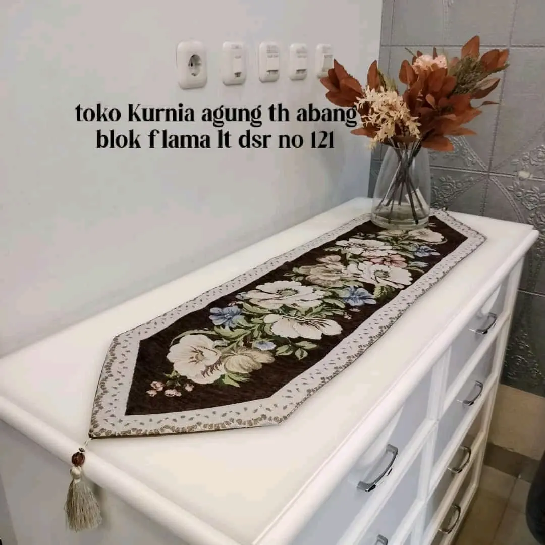 Taplak Meja Tamu Belgi UK 33x120cm Coklat Dan Merah Motif Bunga