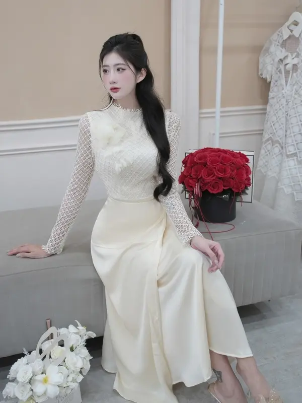 Đầm thiết kế ren chân lụa kem sang chảnh 0